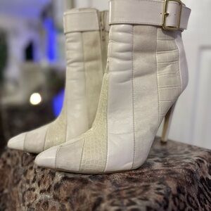 Elegant White Stiletto Ankle Boots Women’s Sz 8.5/4.5 in Heel